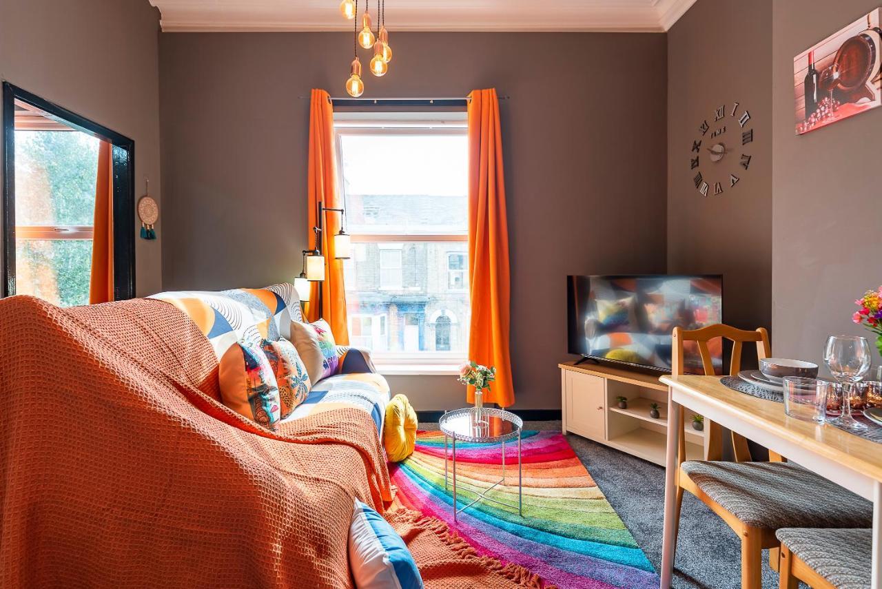 Art-Filled Bohemian 1 Bedroom Apt 2 Beds Colourful Praise Inn Apartment Kingston upon Hull Εξωτερικό φωτογραφία