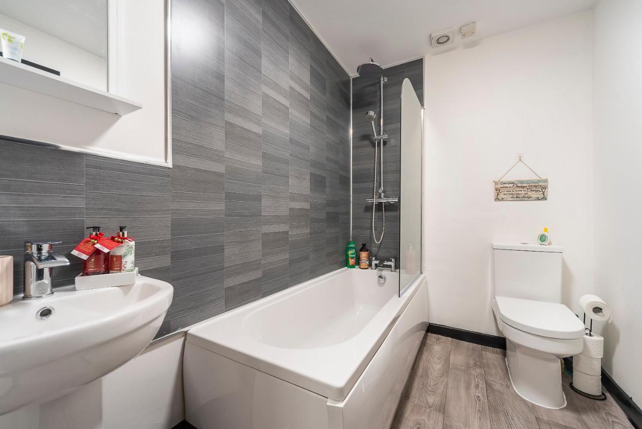 Art-Filled Bohemian 1 Bedroom Apt 2 Beds Colourful Praise Inn Apartment Kingston upon Hull Εξωτερικό φωτογραφία